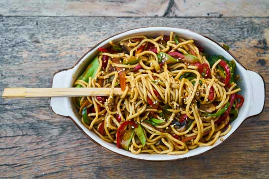 pasta con ragù di verdure al tè verde