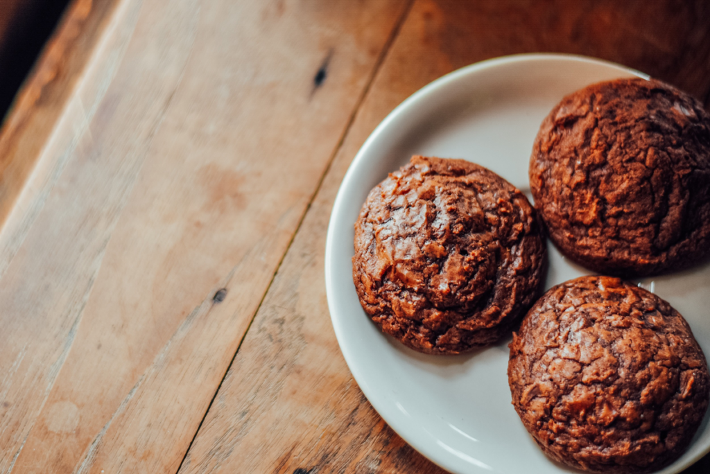 Karkadè e cioccolato: il duo perfetto per biscotti unici e golosi